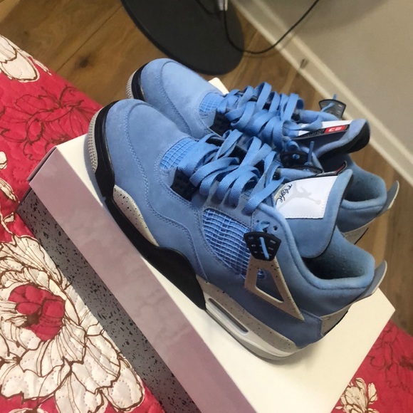 Jordan 4’s University Blue/ black “ Summer Vibes all Day